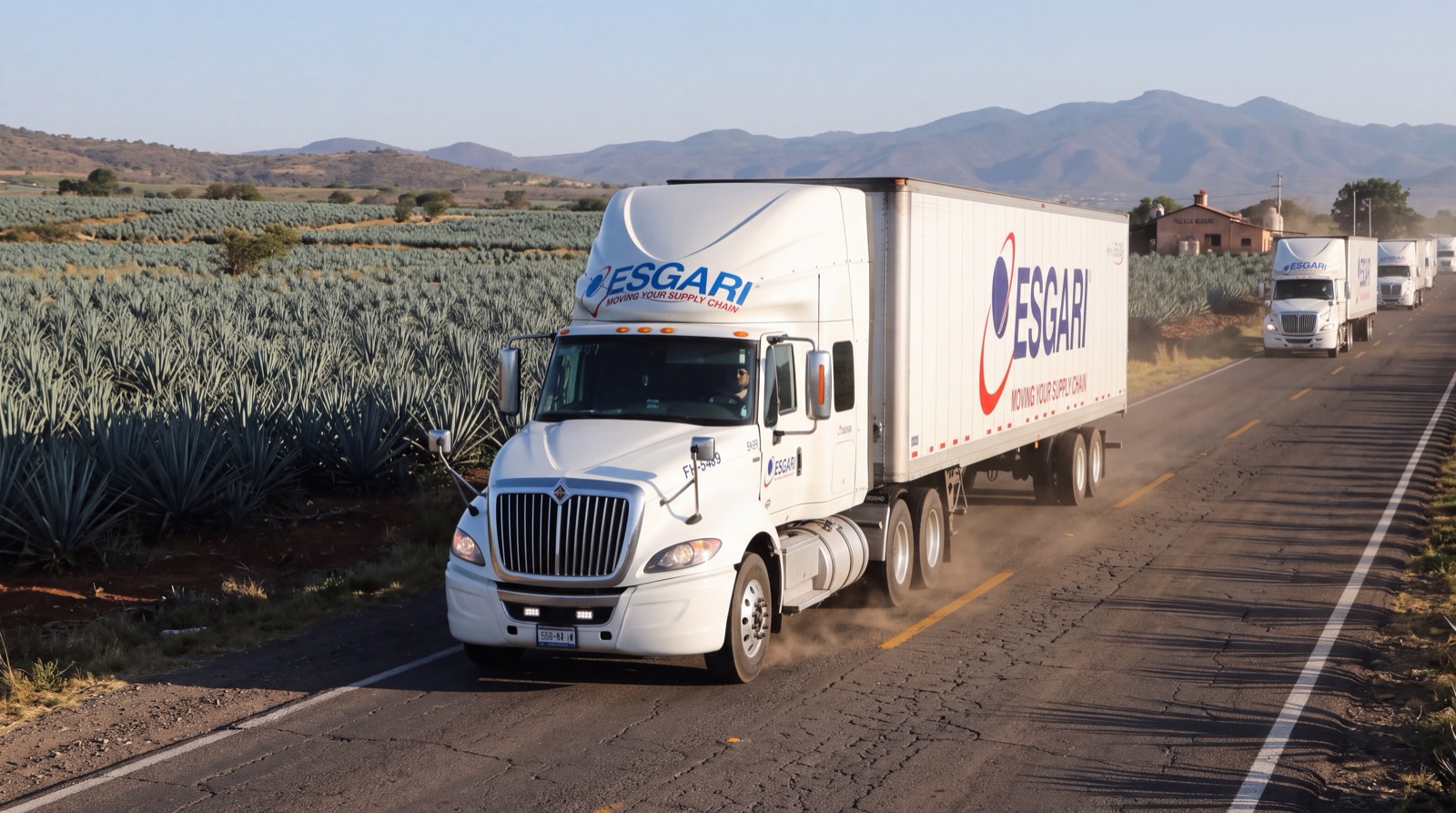 Convoy de unidades ESGARI en carretera entre campos de agave